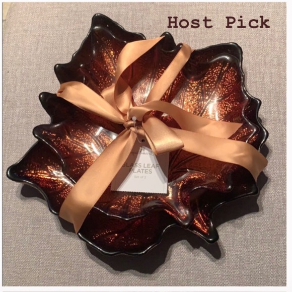 Hallmark Other - 🍁 HP 🍁 Hallmark Set of 2 Glass Leaf Plates